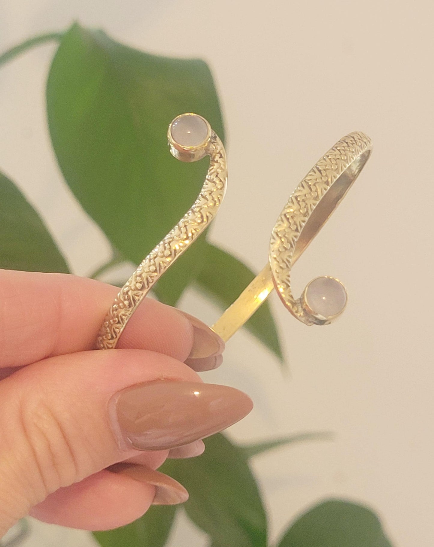 Golden double stone bracelet / Detailed cuff bracelet / Unique / Elegant / Brass / Gift idea/ Ethnic / Minimalist / Statement