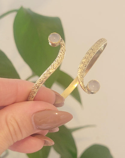 Golden double stone bracelet / Detailed cuff bracelet / Unique / Elegant / Brass / Gift idea/ Ethnic / Minimalist / Statement