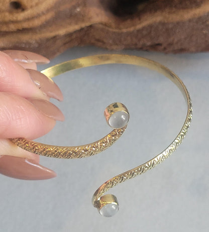 Golden double stone bracelet / Detailed cuff bracelet / Unique / Elegant / Brass / Gift idea/ Ethnic / Minimalist / Statement