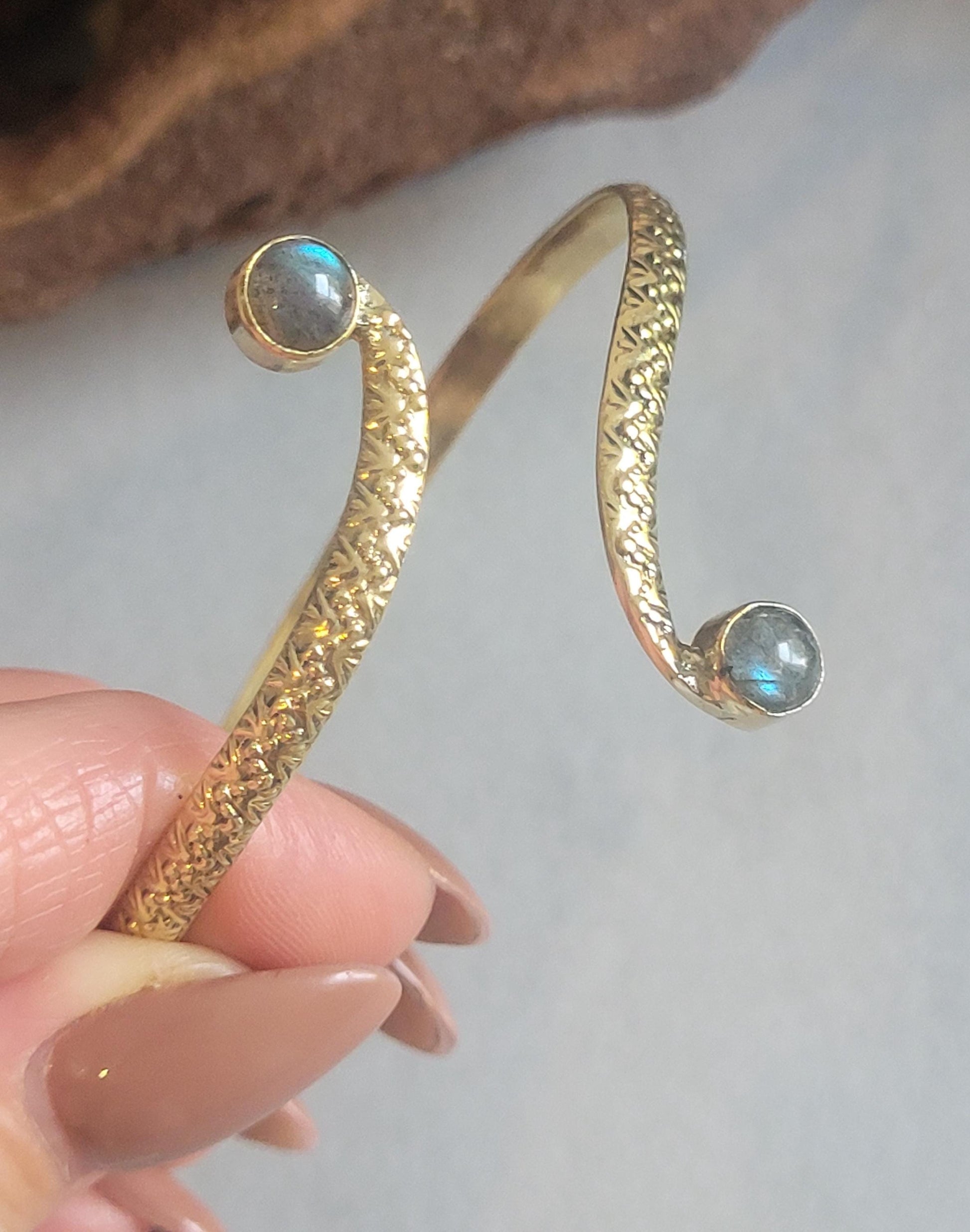 Golden double stone bracelet / Detailed cuff bracelet / Unique / Elegant / Brass / Gift idea/ Ethnic / Minimalist / Statement