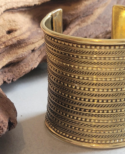 Brass cuff bracelet / Detailed jewellery / Statement piece / Ethnic style / Bohemian jewellery / Boho chic / Unique Gift ideas