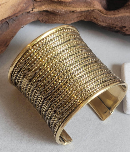Brass cuff bracelet / Detailed jewellery / Statement piece / Ethnic style / Bohemian jewellery / Boho chic / Unique Gift ideas