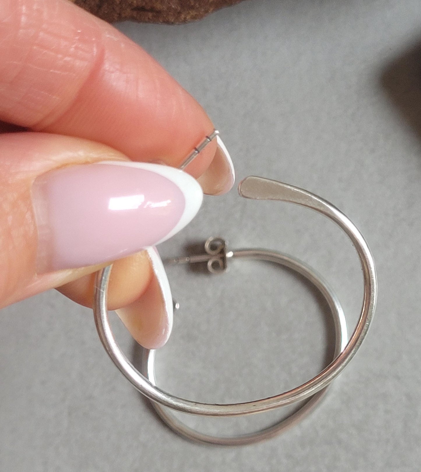 Simple silver hoops / Hoop earrings / Hammered style jewelry / Gift / Minimal