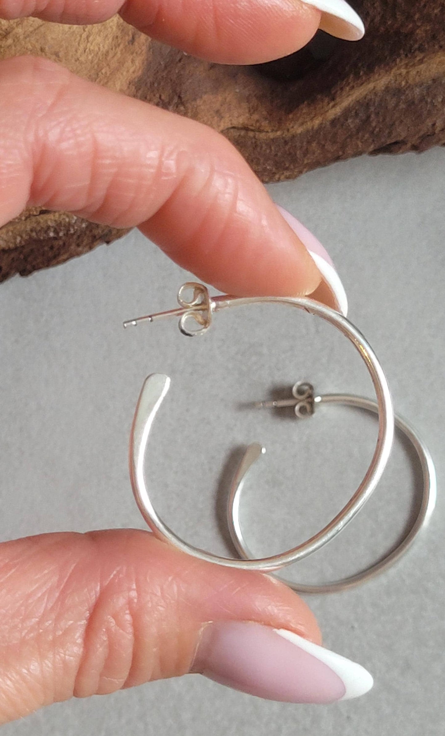 Simple silver hoops / Hoop earrings / Hammered style jewelry / Gift / Minimal