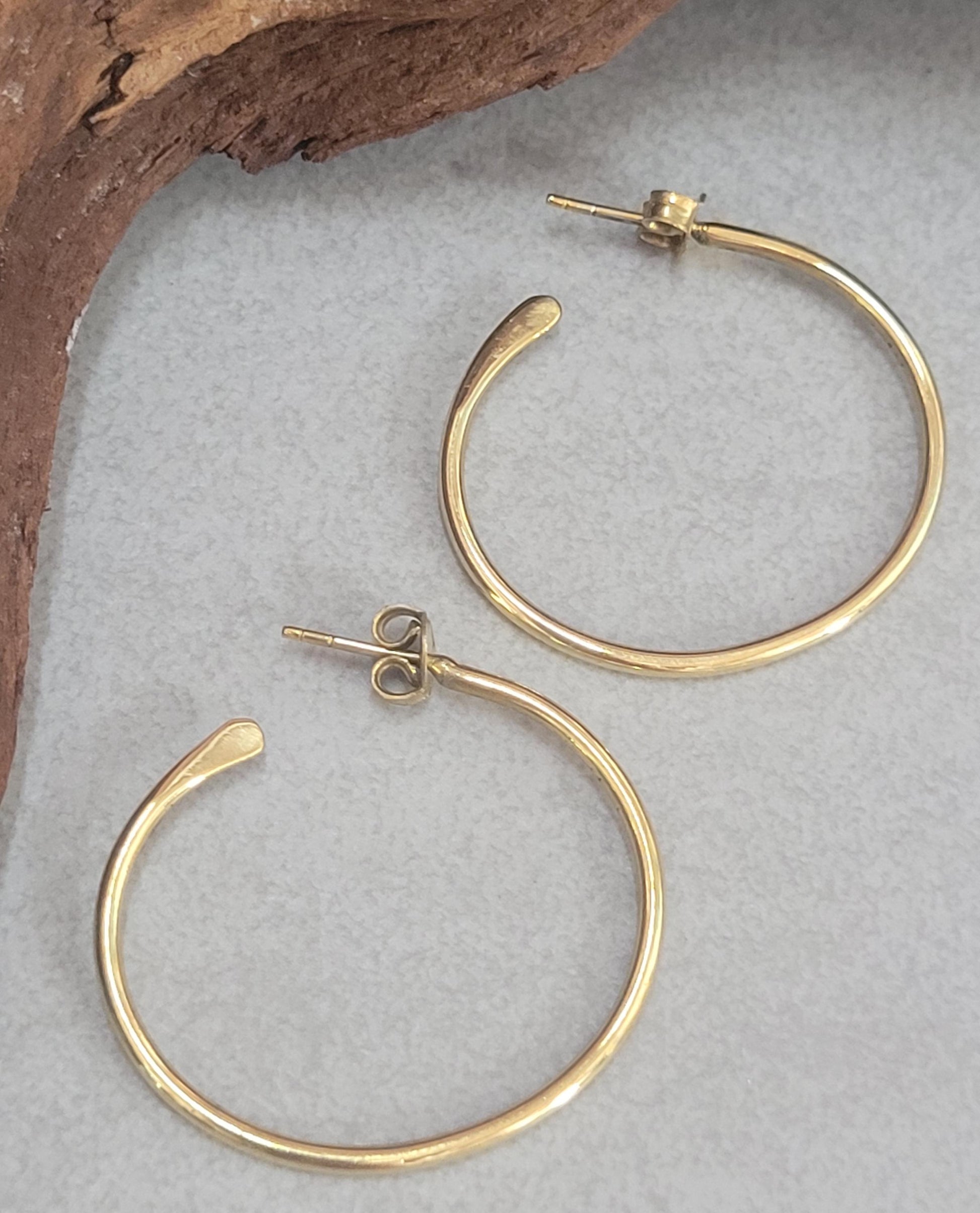 Simple brass hoops / Hoop earrings / Hammered style jewelry / Gift / Minimal