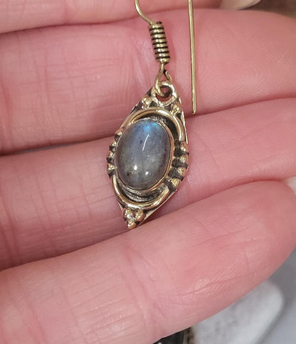 Brass dangle earrings: Small elegant earrings