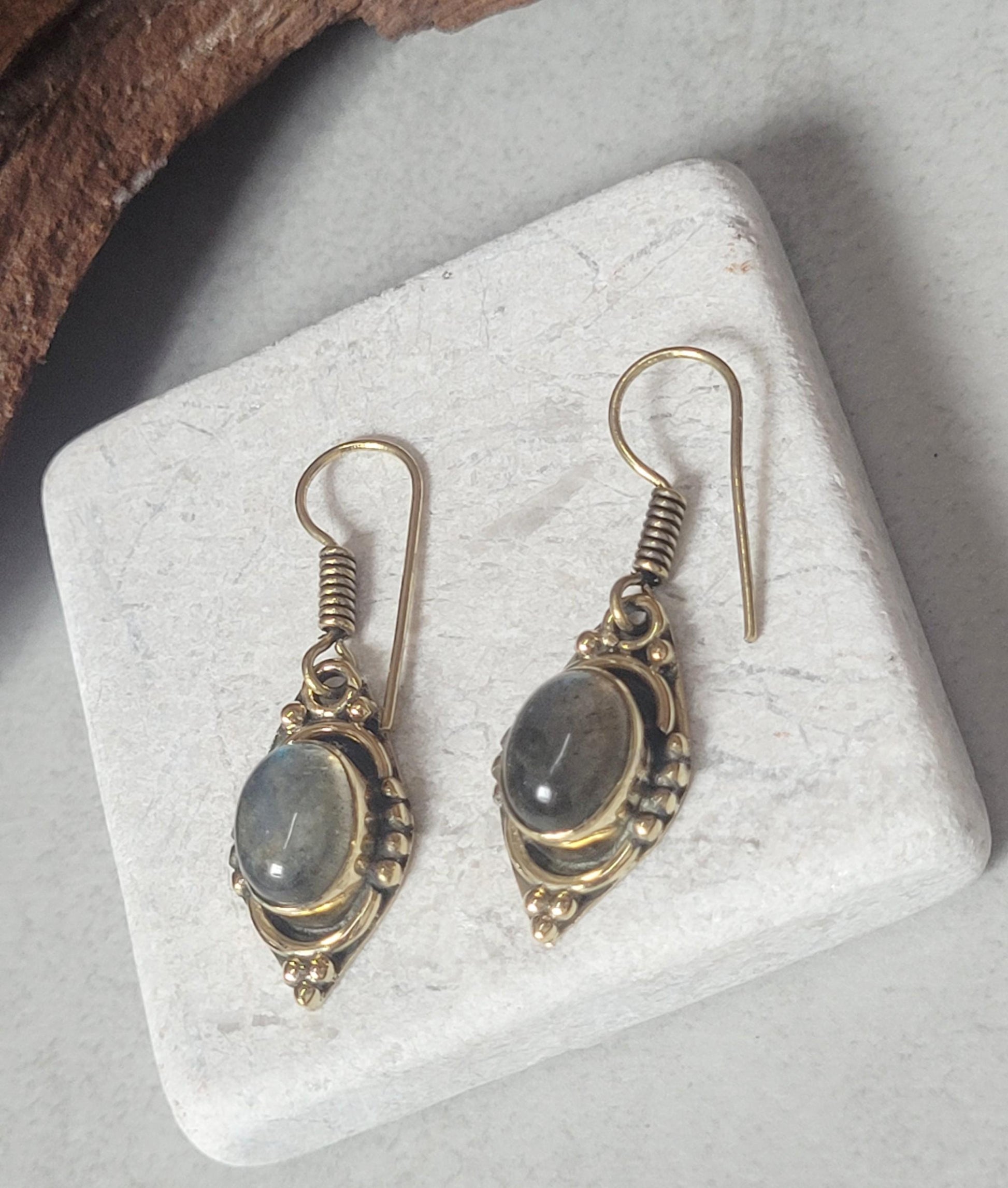 Brass dangle earrings: Small elegant earrings