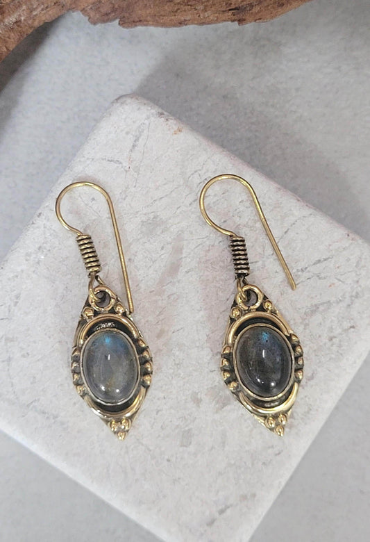 Brass dangle earrings: Small elegant earrings