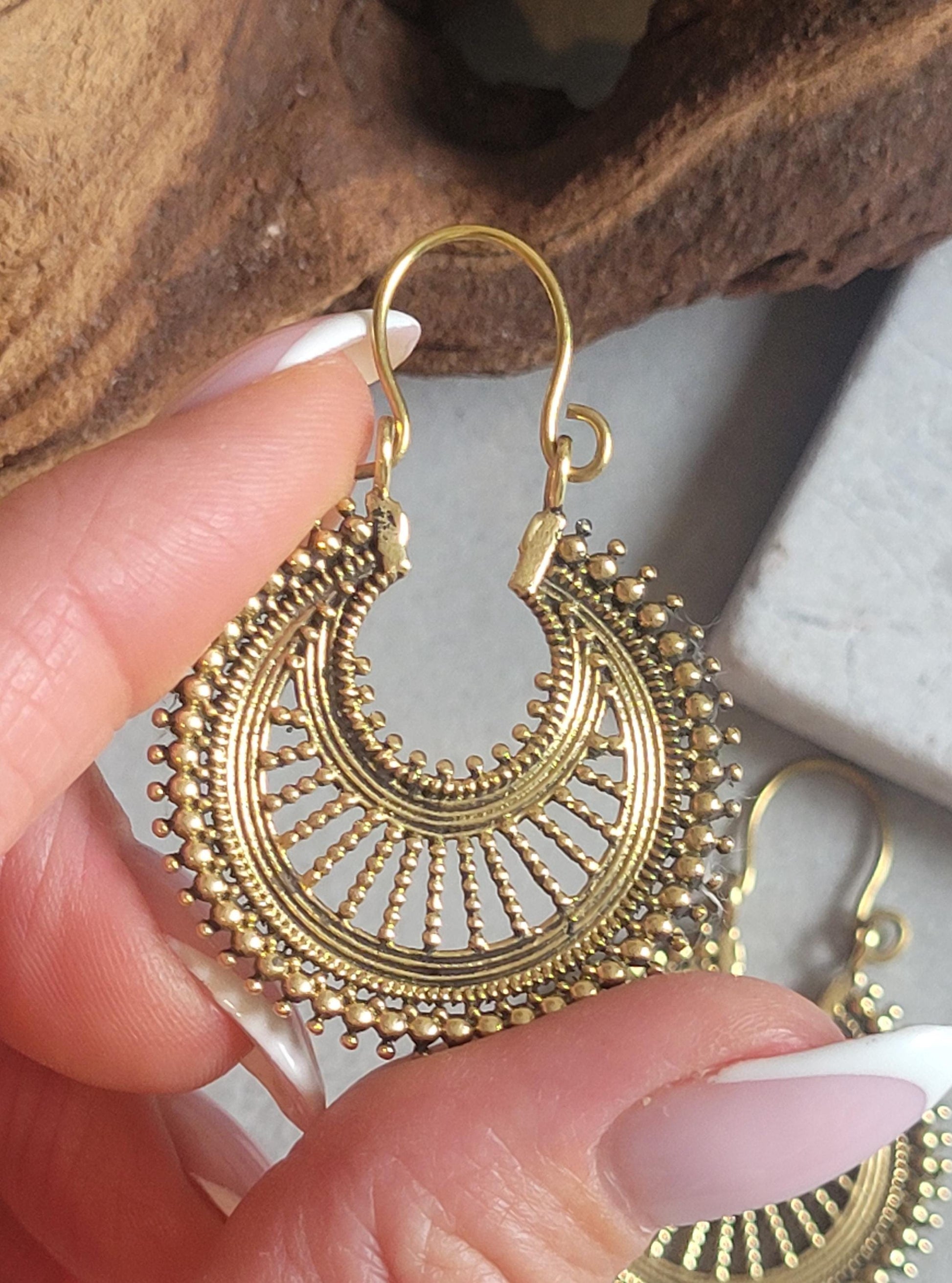 Brassearrings / Detailed hoops / Bohemian jewellery / Gift idea / Elegant earrings / Gold jewelry / Pretty / Golden