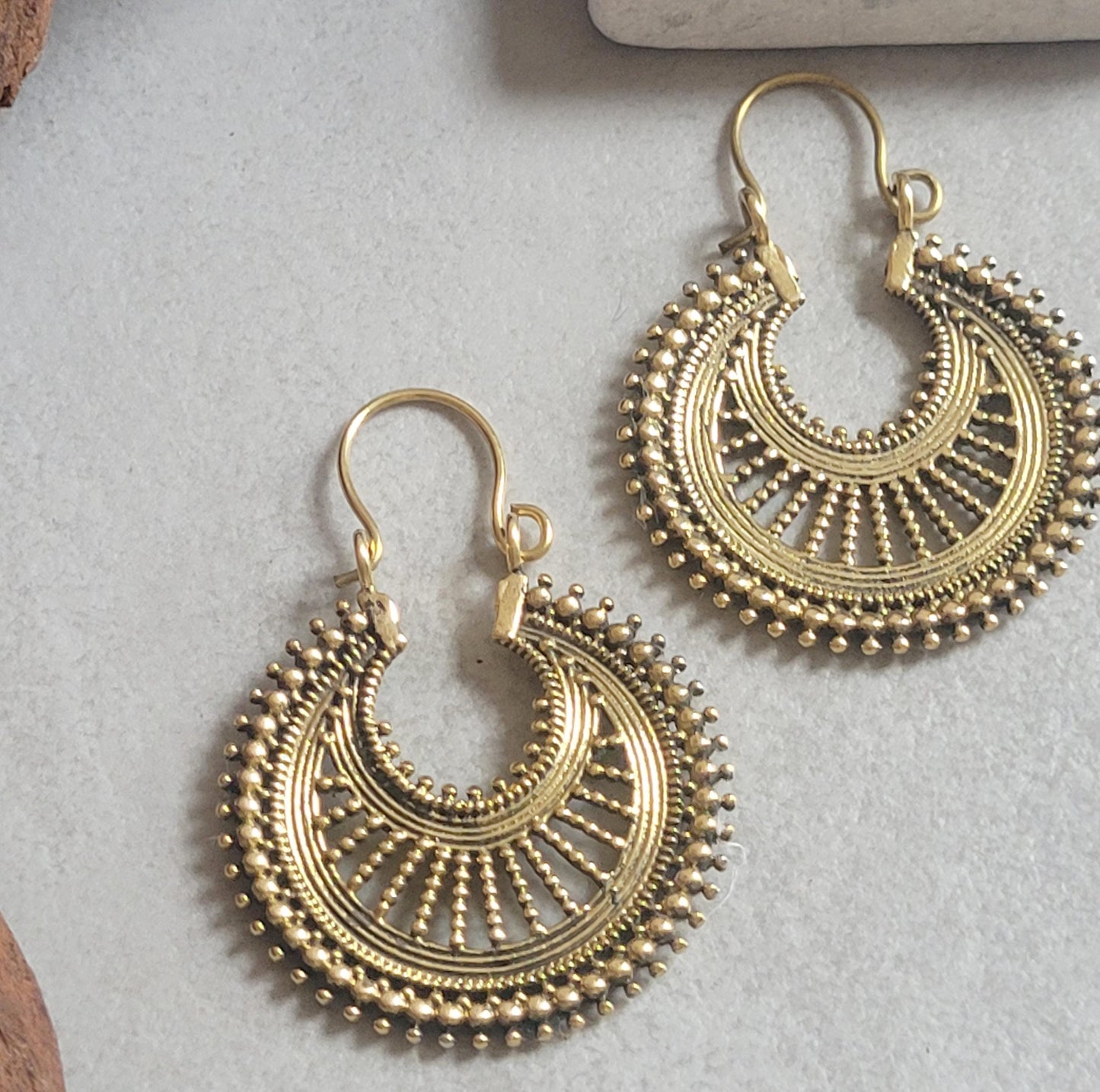 Brassearrings / Detailed hoops / Bohemian jewellery / Gift idea / Elegant earrings / Gold jewelry / Pretty / Golden