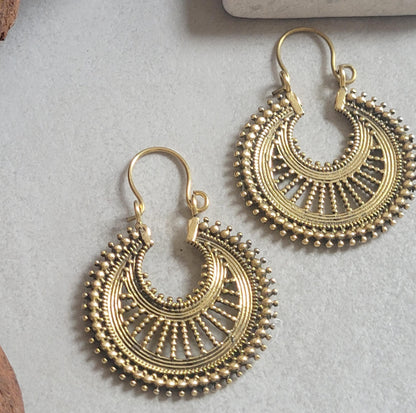Brassearrings / Detailed hoops / Bohemian jewellery / Gift idea / Elegant earrings / Gold jewelry / Pretty / Golden