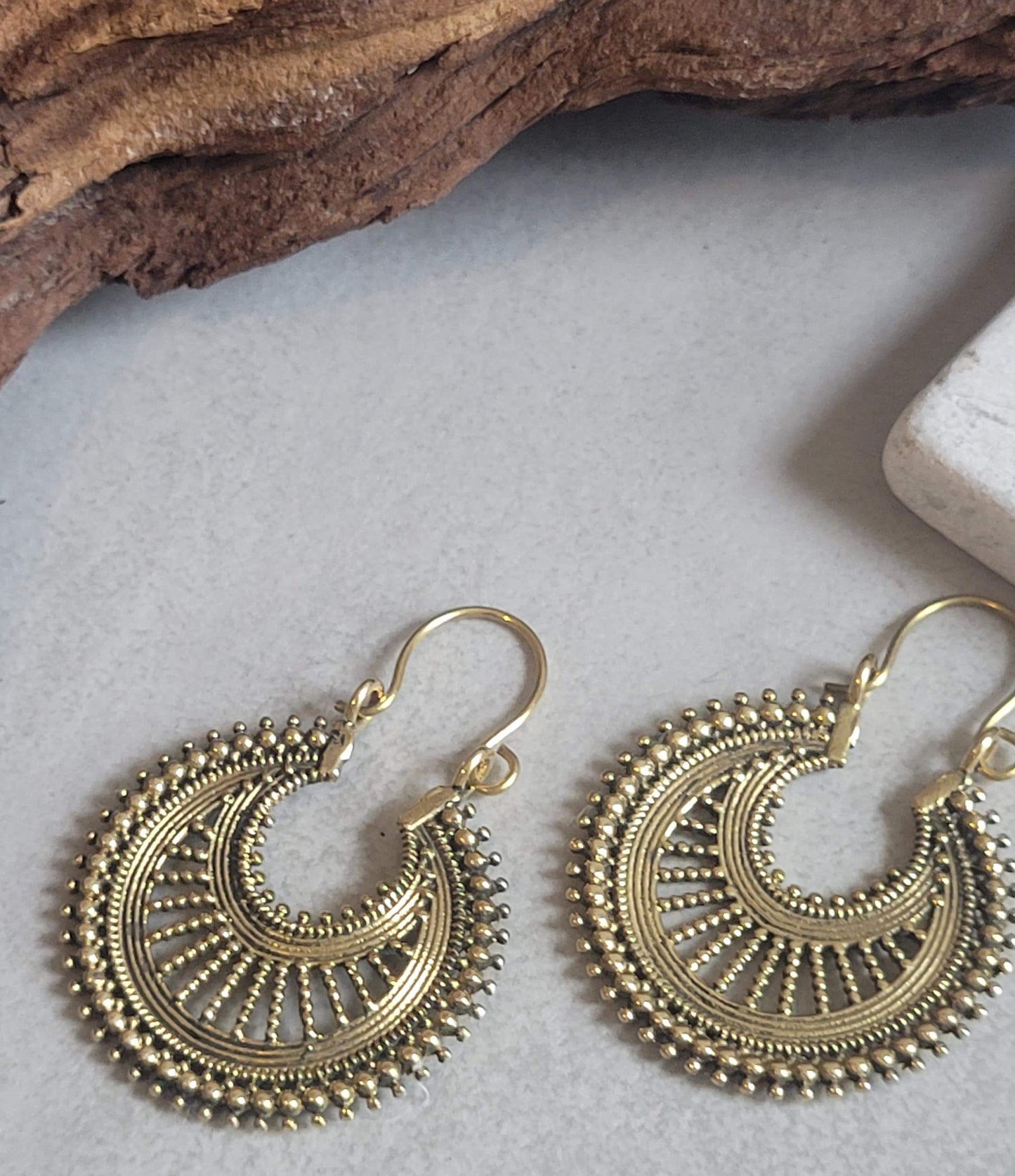 Brassearrings / Detailed hoops / Bohemian jewellery / Gift idea / Elegant earrings / Gold jewelry / Pretty / Golden