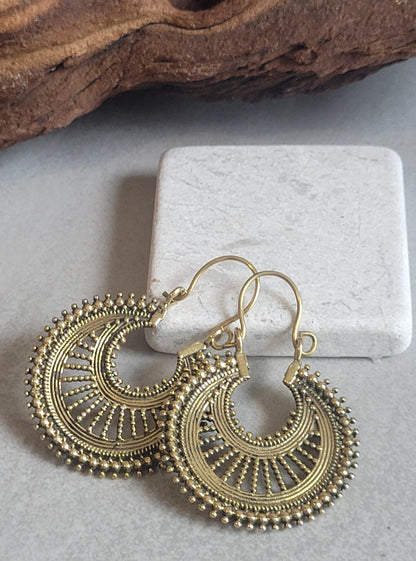 Brassearrings / Detailed hoops / Bohemian jewellery / Gift idea / Elegant earrings / Gold jewelry / Pretty / Golden