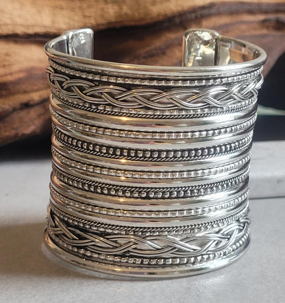 Silver cuff bracelet / Detailed jewellery / Statement piece / Ethnic style / Bohemian jewellery / Boho chic / Unique Gift ideas