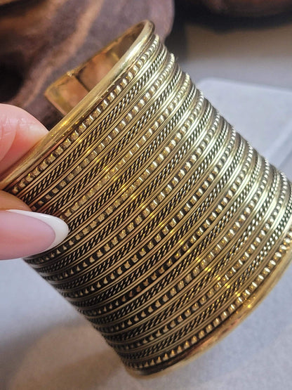 Brass cuff bracelet / Detailed jewellery / Statement piece / Ethnic style / Bohemian jewellery / Boho chic / Unique Gift ideas