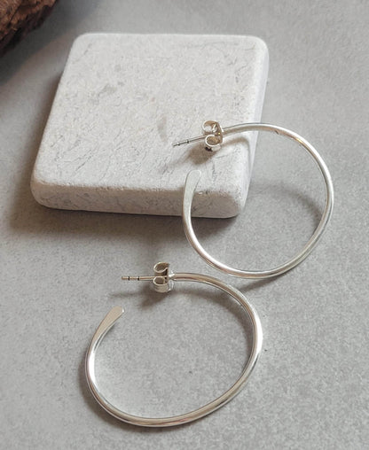 Simple silver hoops / Hoop earrings / Hammered style jewelry / Gift / Minimal