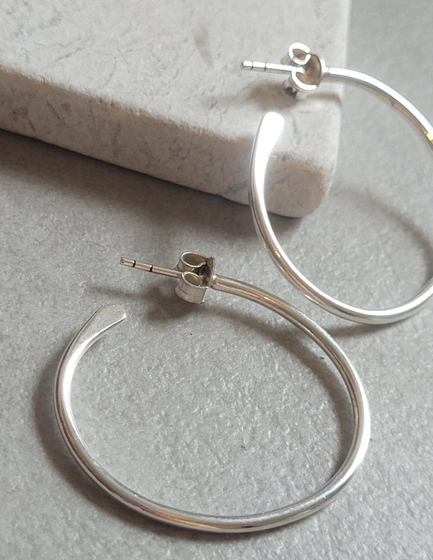 Simple silver hoops / Hoop earrings / Hammered style jewelry / Gift / Minimal