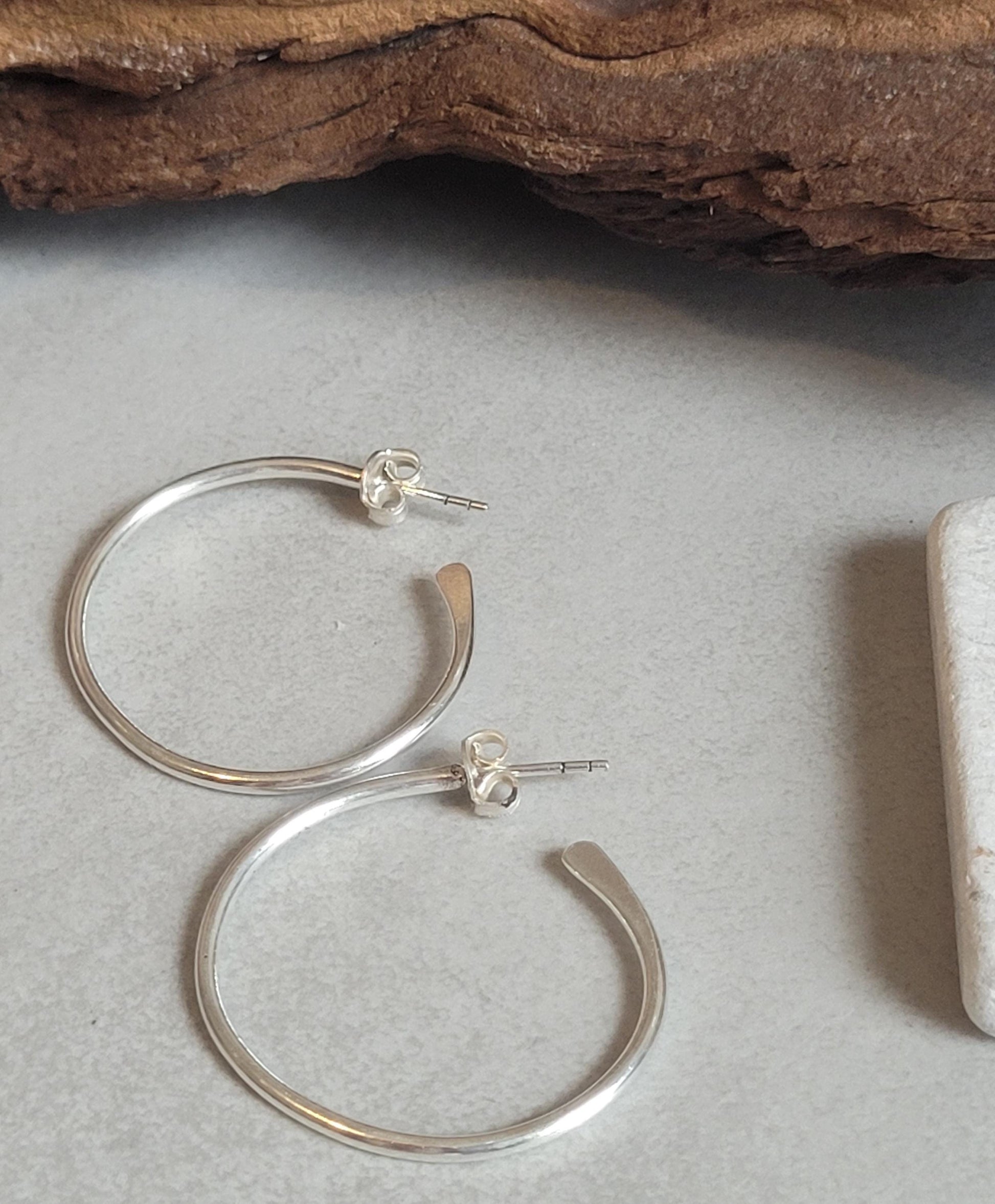 Simple silver hoops / Hoop earrings / Hammered style jewelry / Gift / Minimal