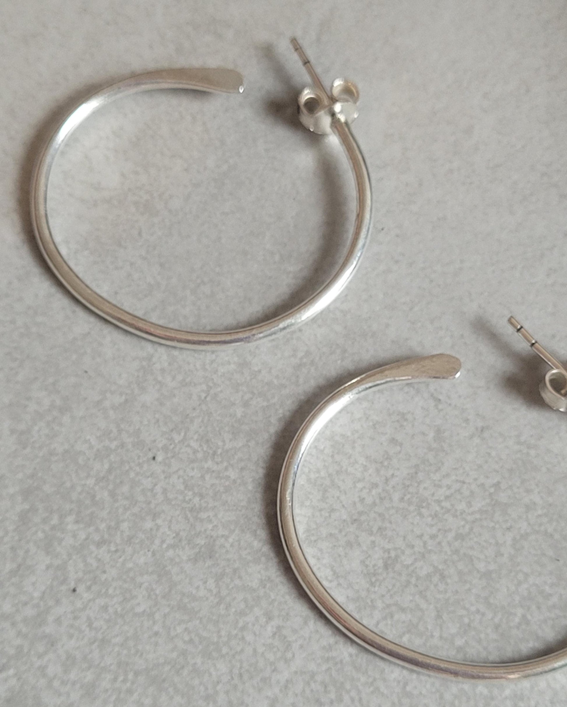 Simple silver hoops / Hoop earrings / Hammered style jewelry / Gift / Minimal