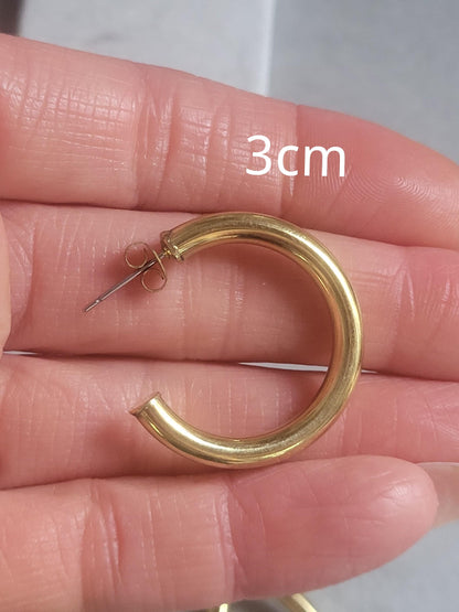 Golden hoop earrings / Lightweight hoops / Everyday wear / Small hoops / Large hoops / Boho / Minimal