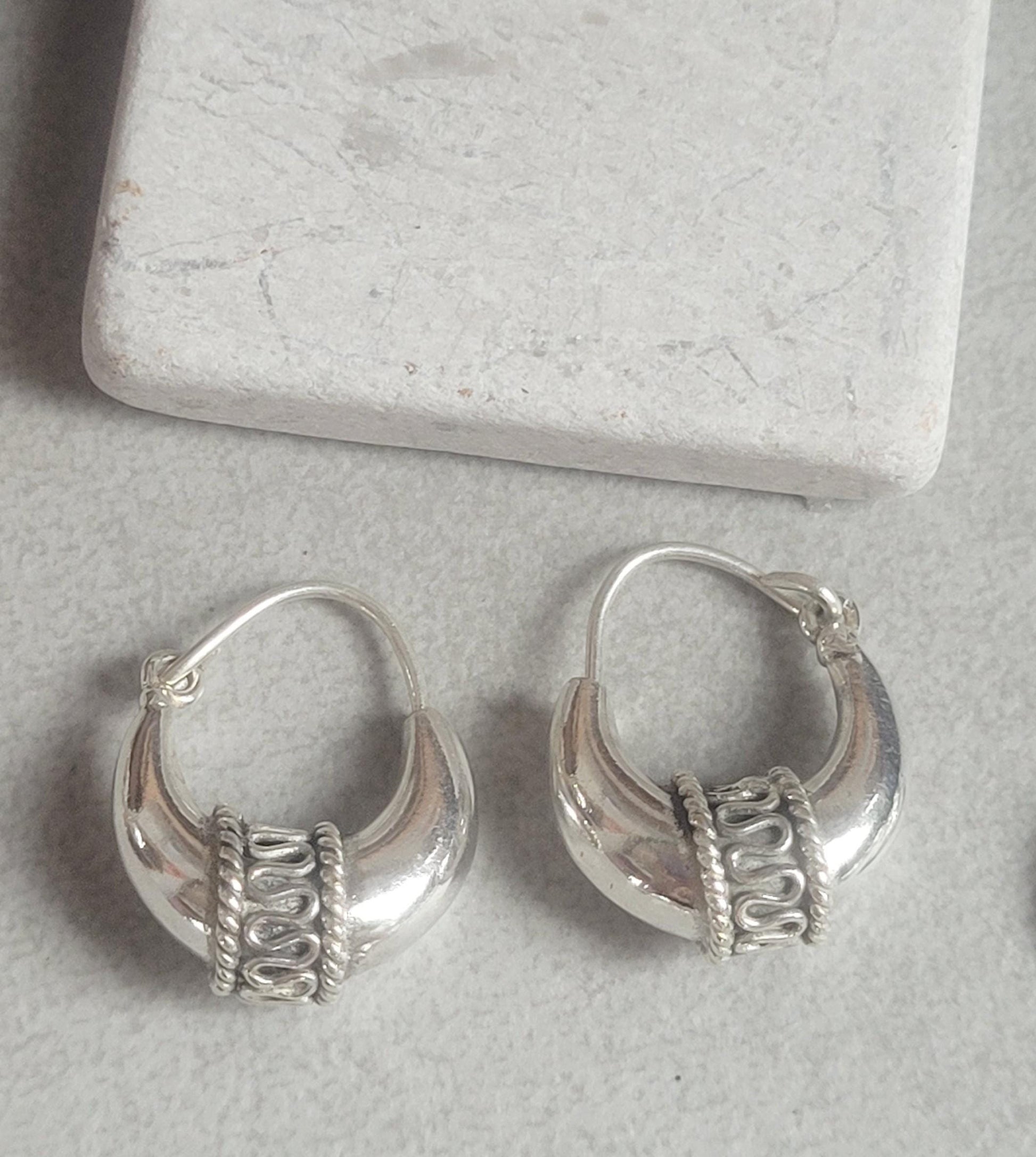 Silver hoop earring set: Simple silver hoops