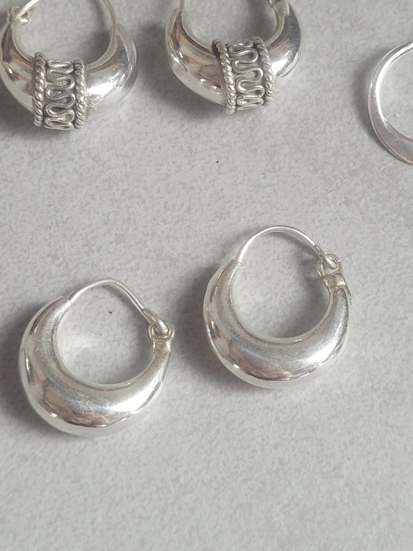 Silver hoop earring set: Simple silver hoops