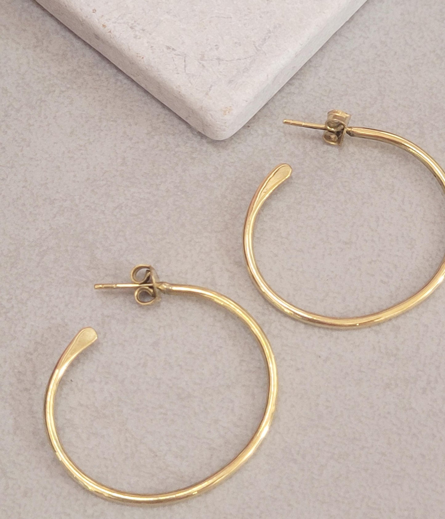 Simple brass hoops / Hoop earrings / Hammered style jewelry / Gift / Minimal