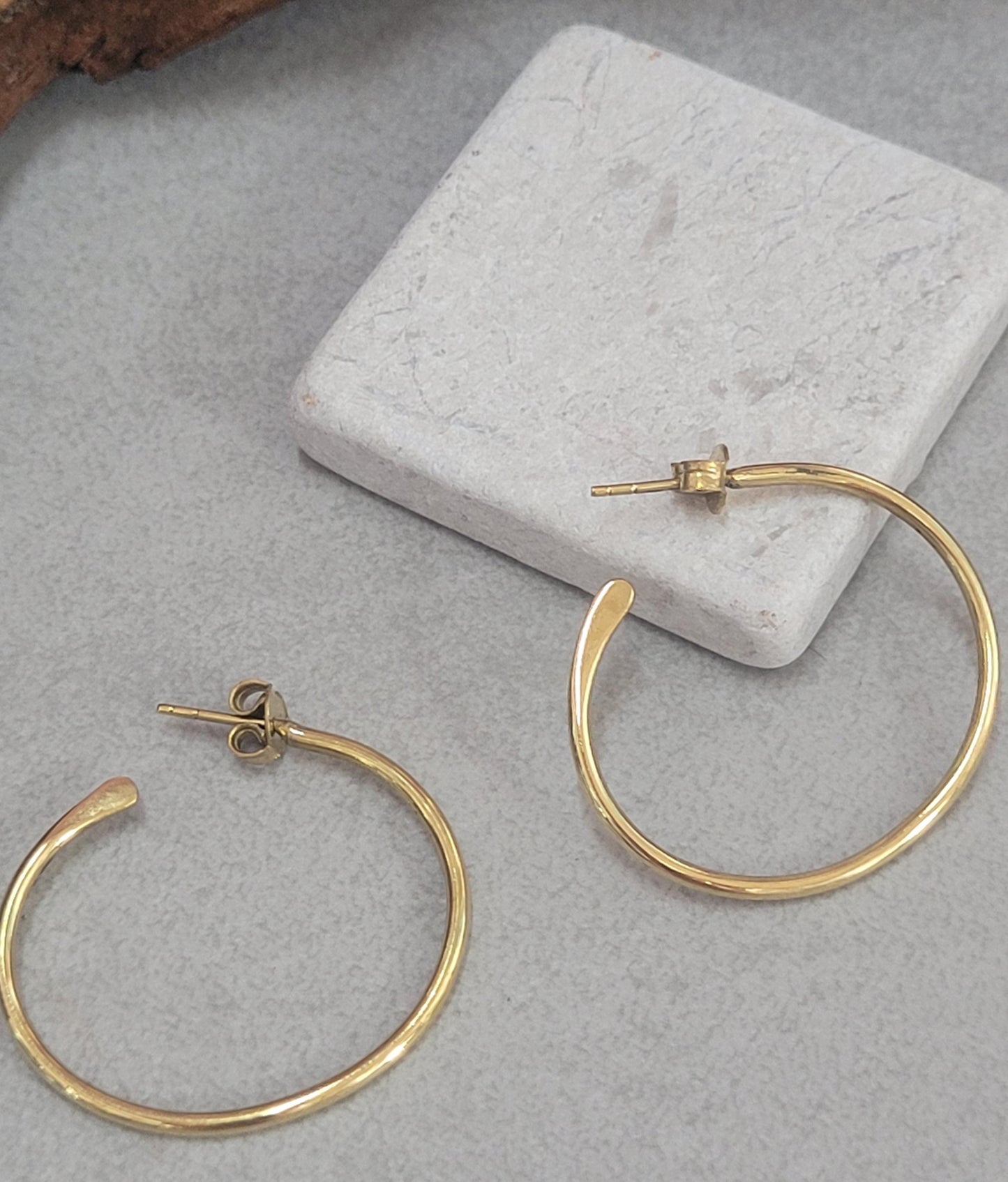 Simple brass hoops / Hoop earrings / Hammered style jewelry / Gift / Minimal