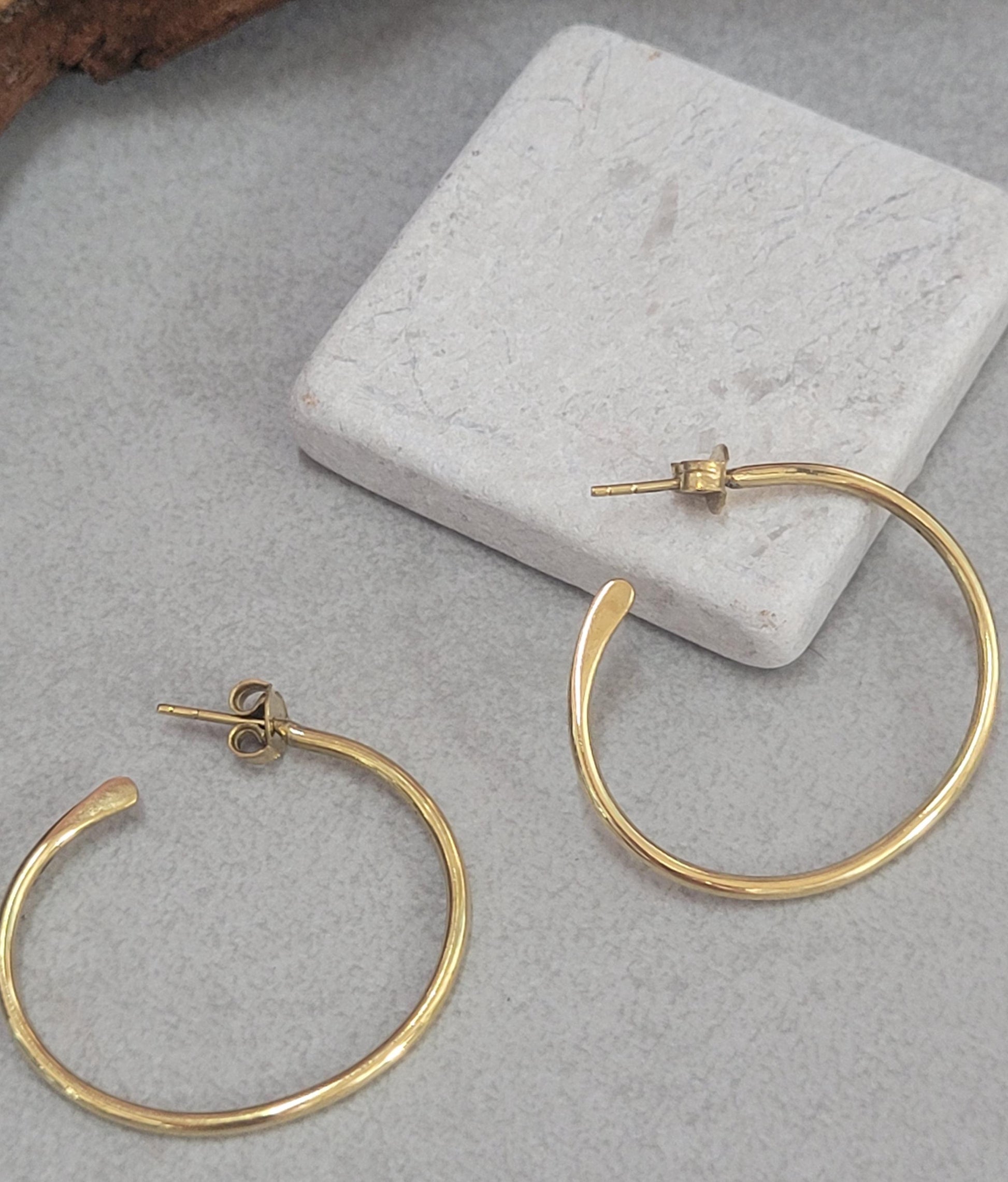 Simple brass hoops / Hoop earrings / Hammered style jewelry / Gift / Minimal