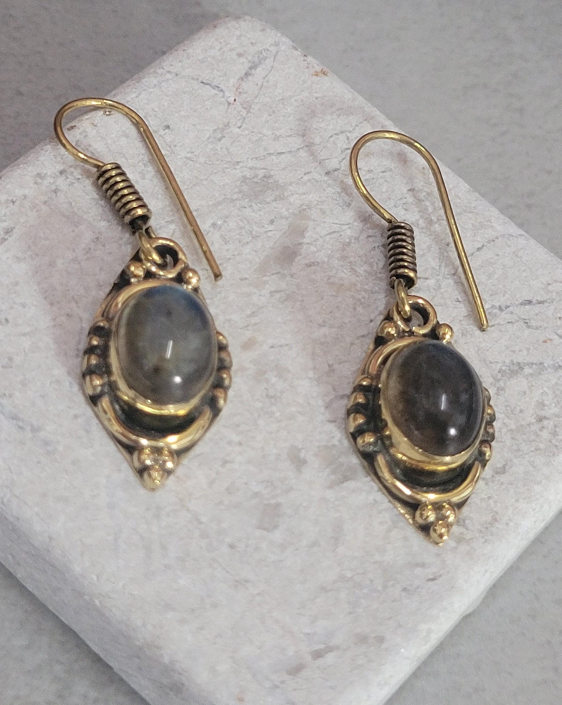 Brass dangle earrings: Small elegant earrings