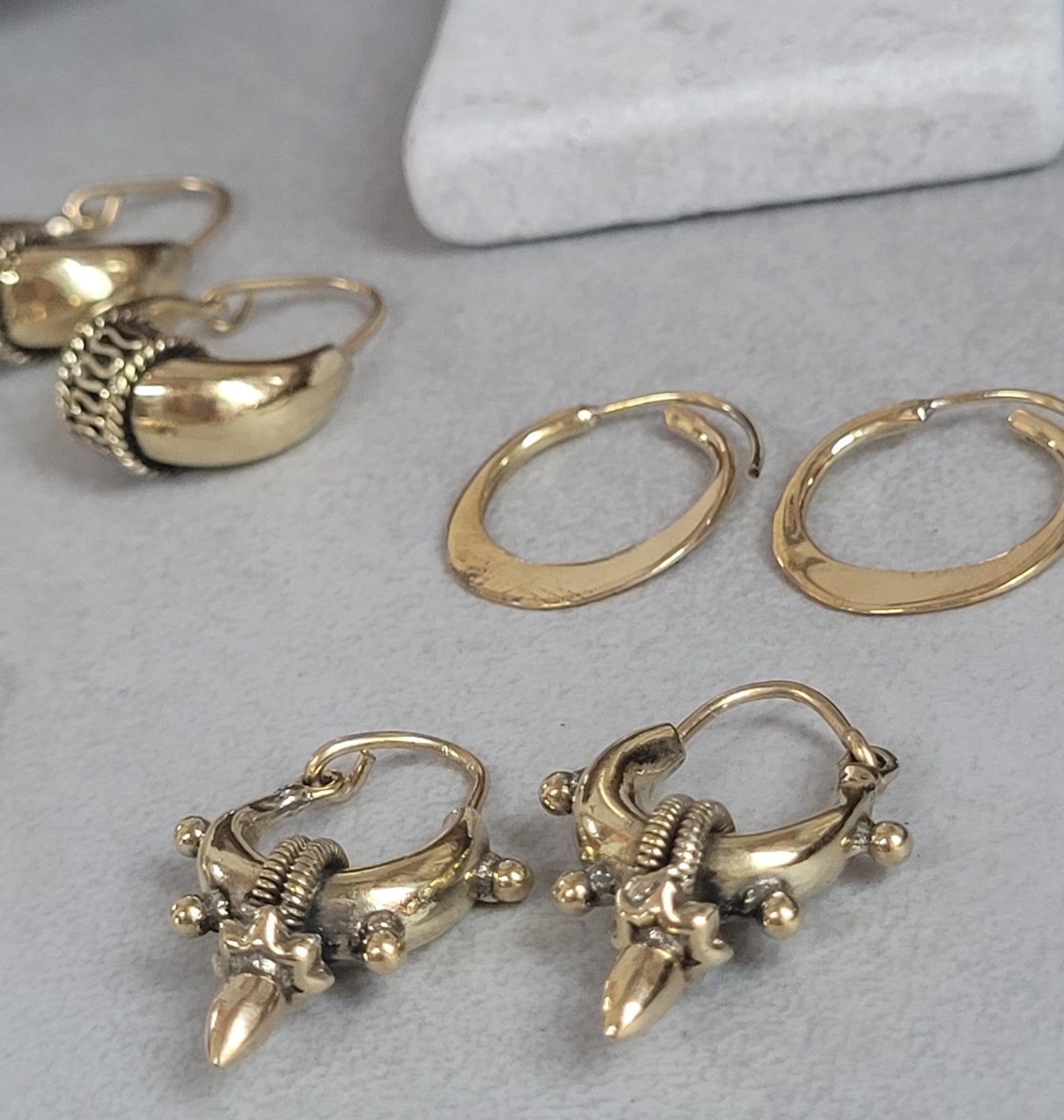 Gold hoop earring set: Simple brass hoops