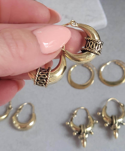 Gold hoop earring set: Simple brass hoops / Large hoops