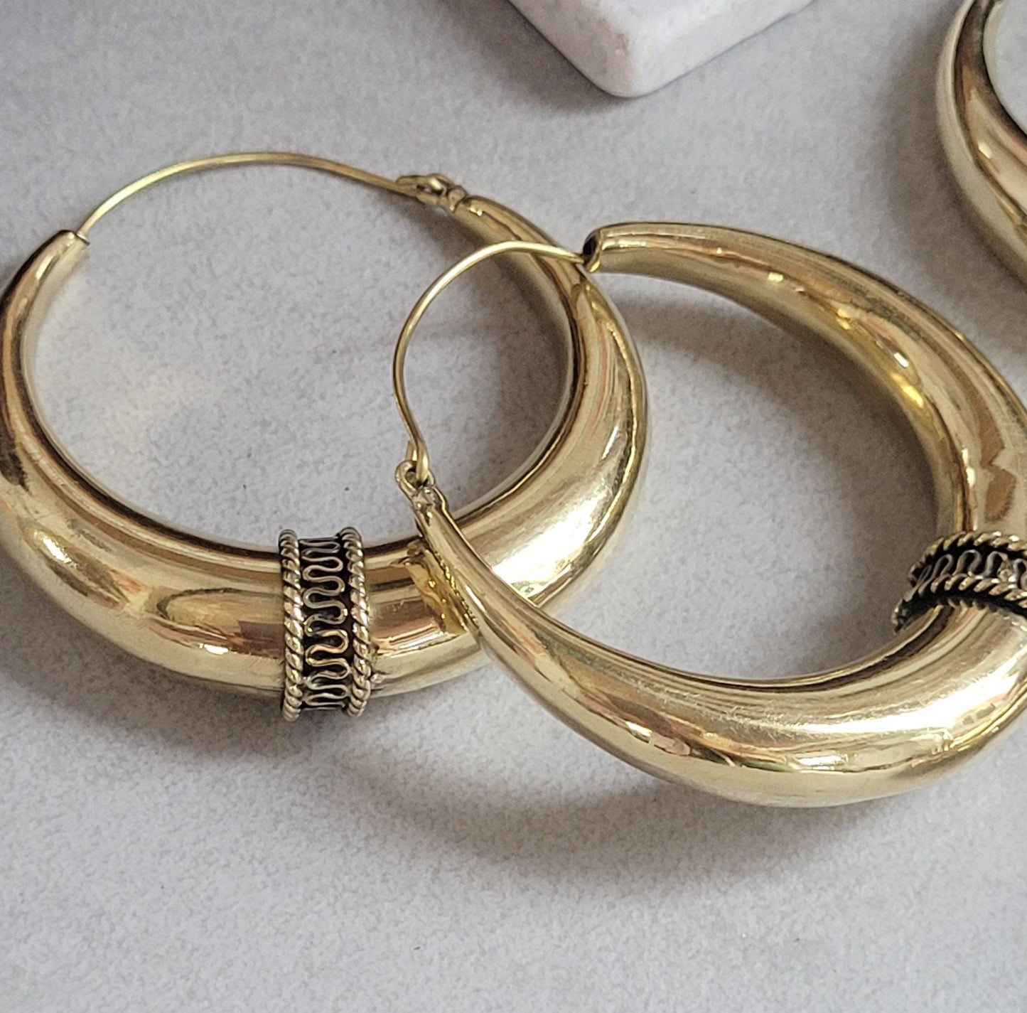 Gold hoop earring set: Simple brass hoops / Large hoops