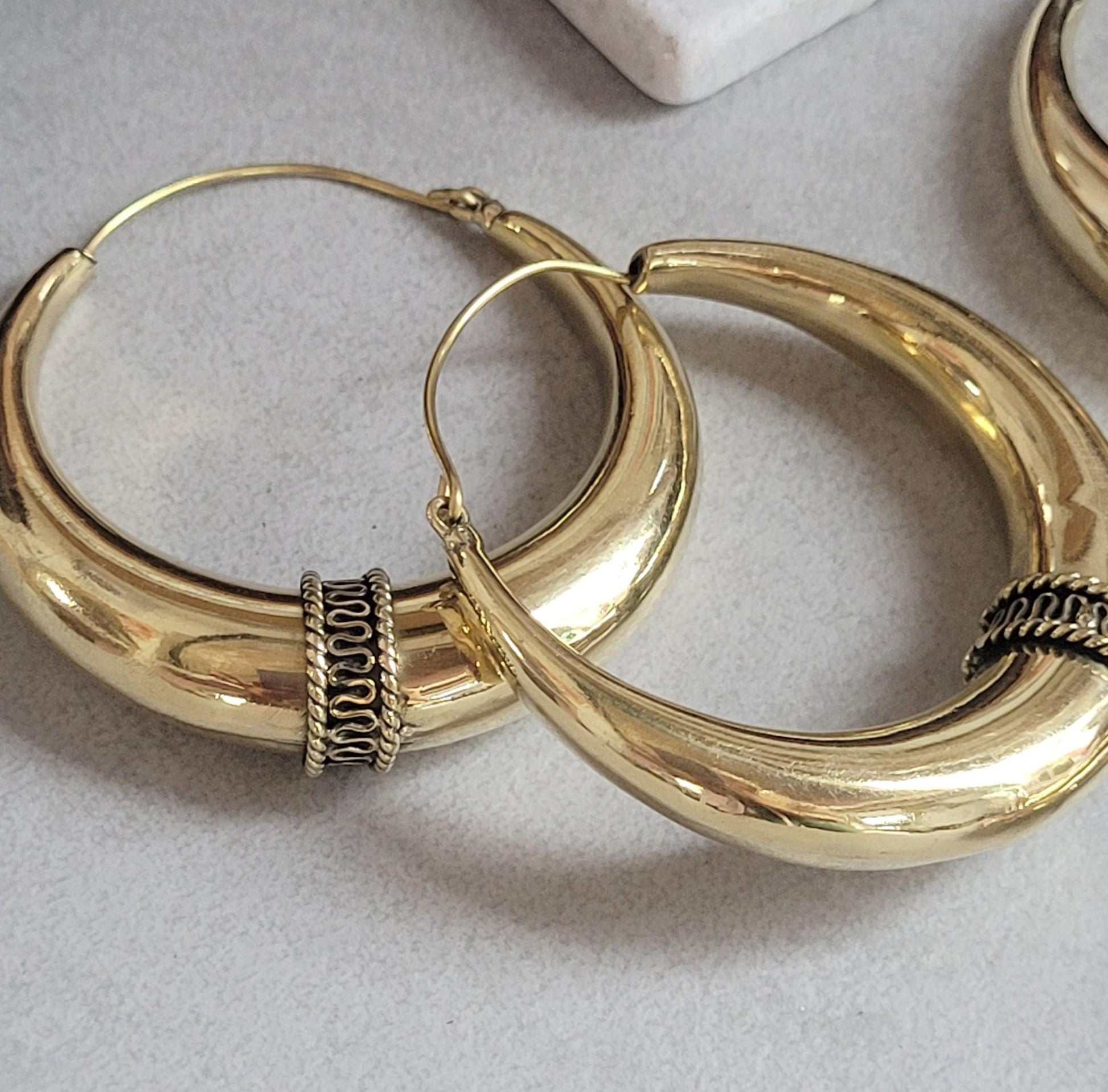 Gold hoop earring set: Simple brass hoops / Large hoops