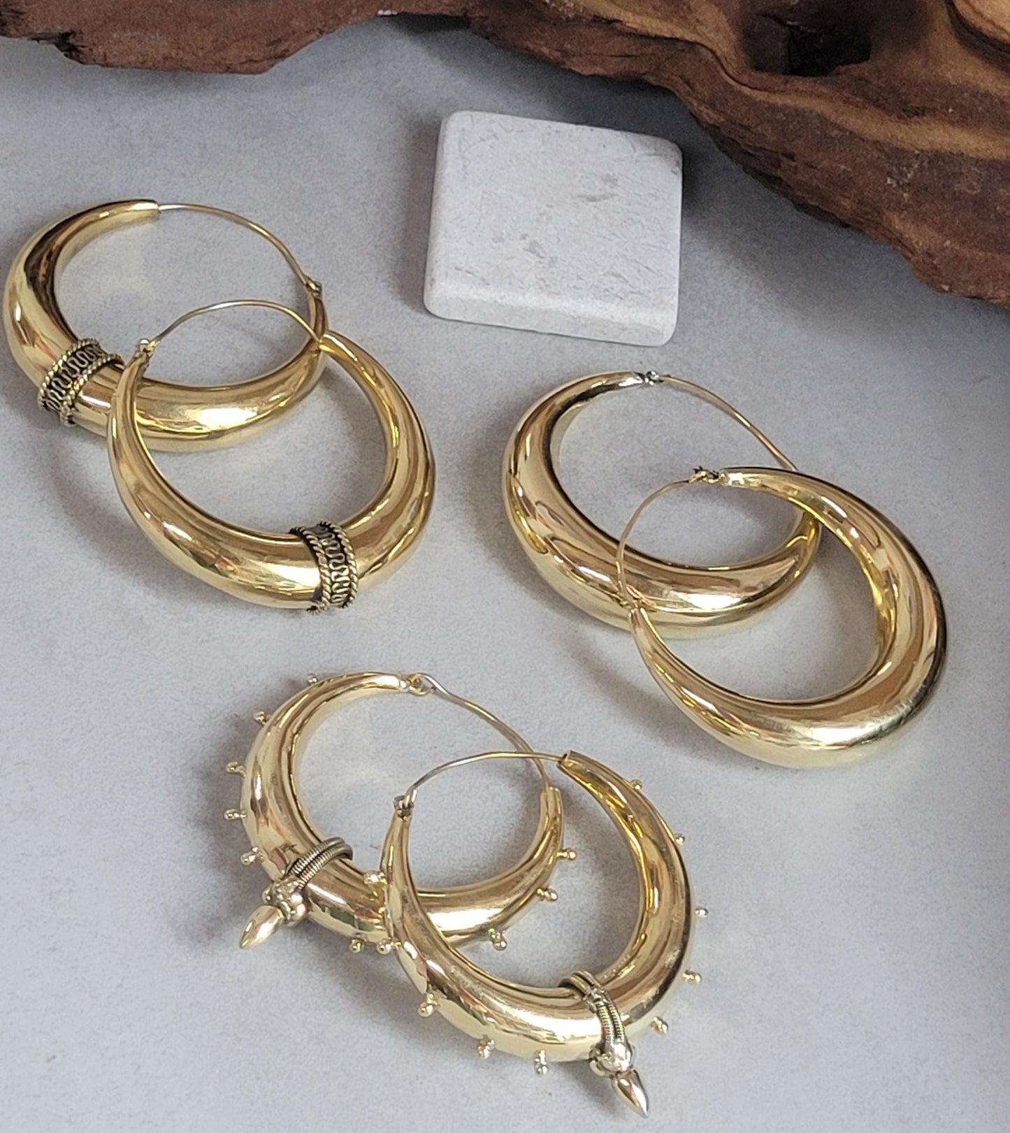 Gold hoop earring set: Simple brass hoops / Large hoops