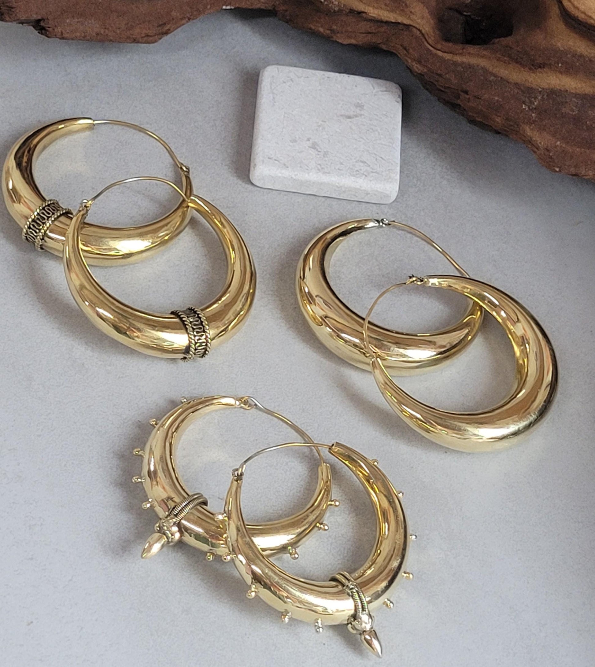 Gold hoop earring set: Simple brass hoops / Large hoops