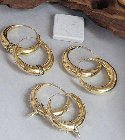 Gold hoop earring set: Simple brass hoops / Large hoops