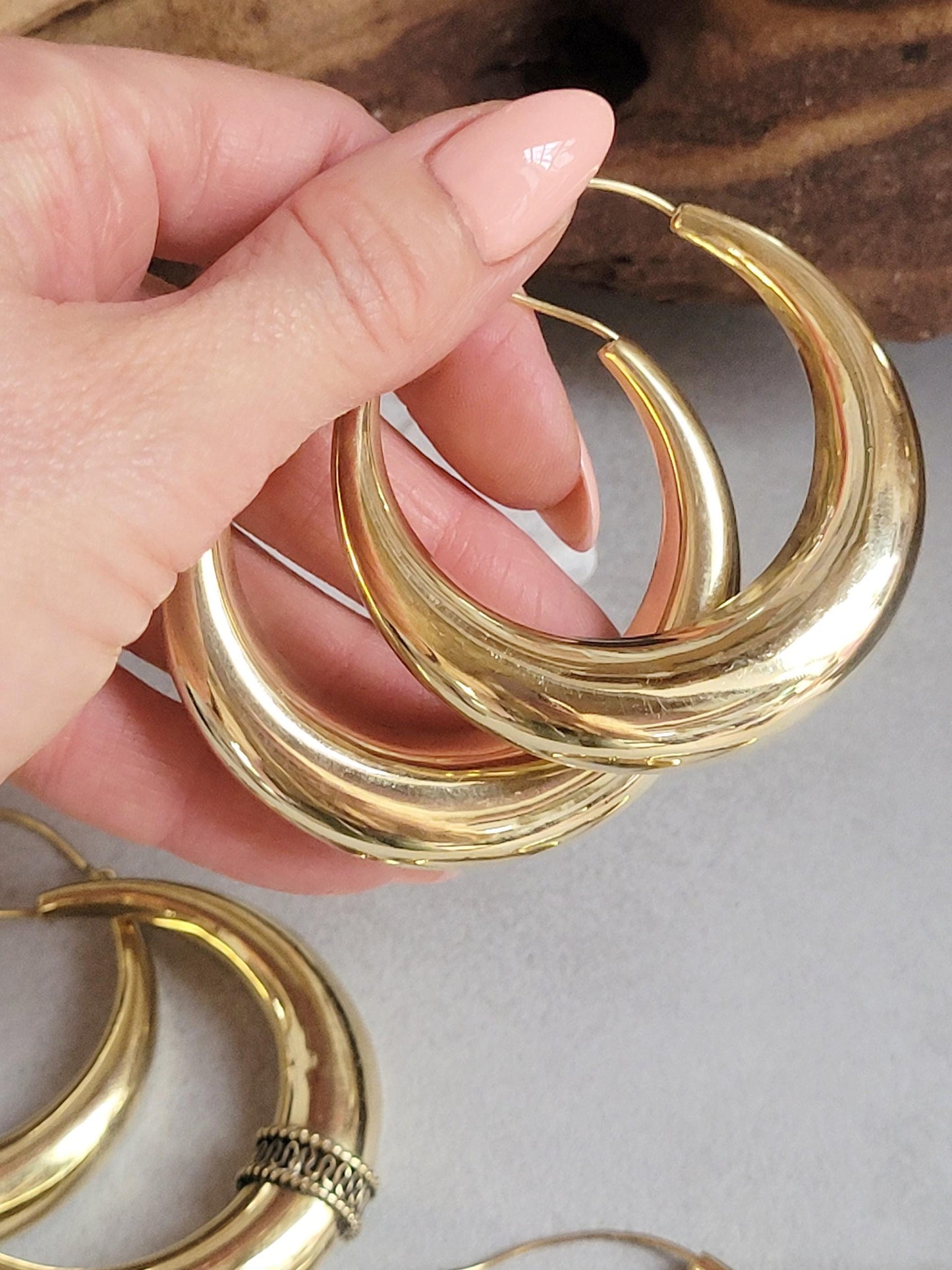 Gold hoop earring set: Simple brass hoops / Large hoops