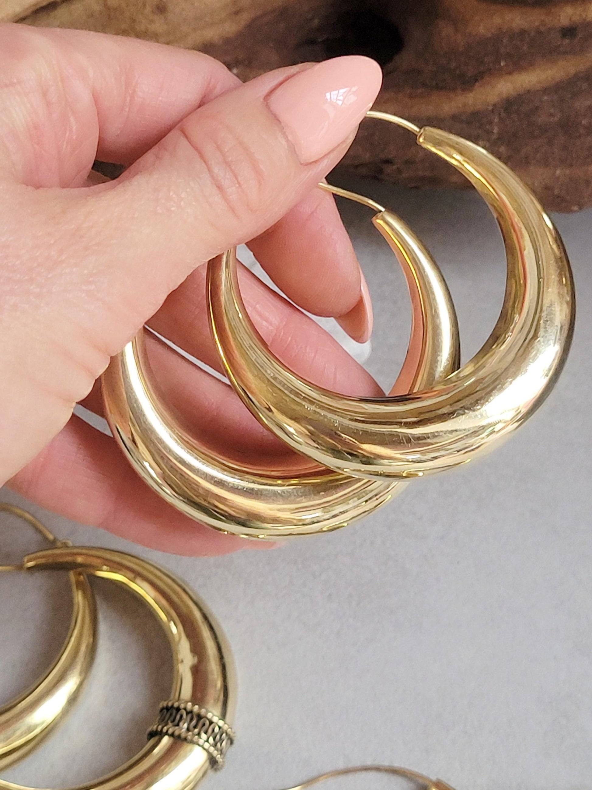 Gold hoop earring set: Simple brass hoops / Large hoops