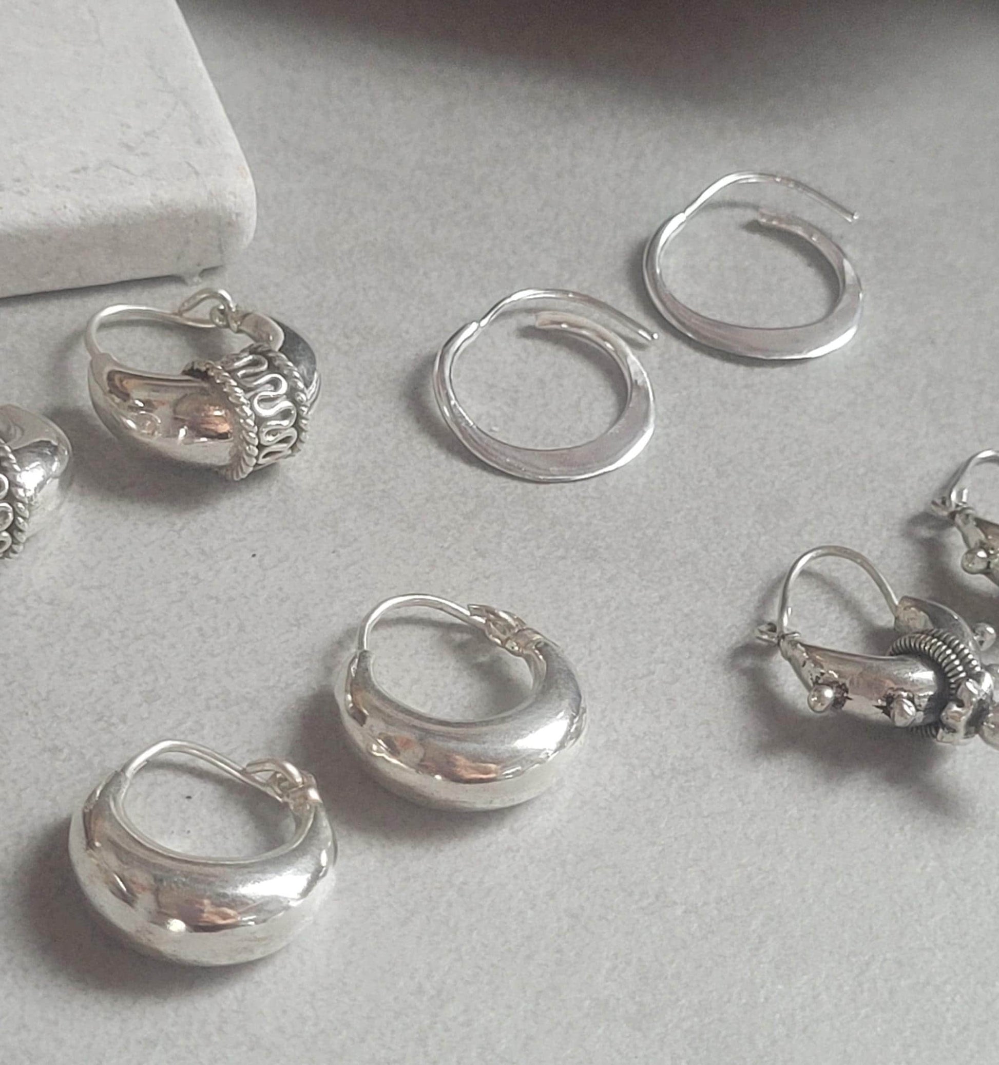 Silver hoop earring set: Simple silver hoops
