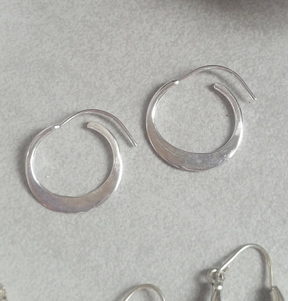 Silver hoop earring set: Simple silver hoops