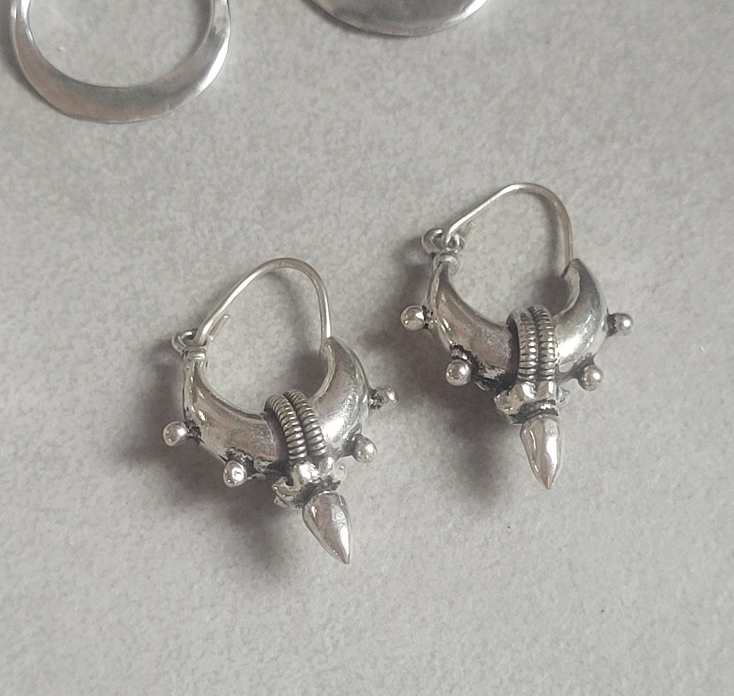 Silver hoop earring set: Simple silver hoops