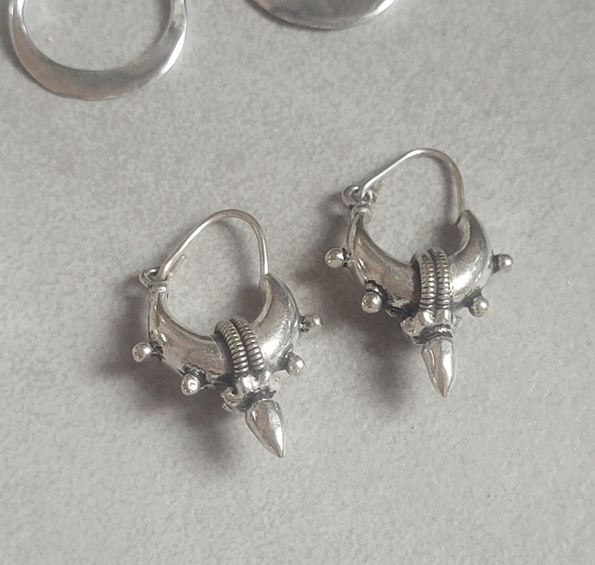 Silver hoop earring set: Simple silver hoops