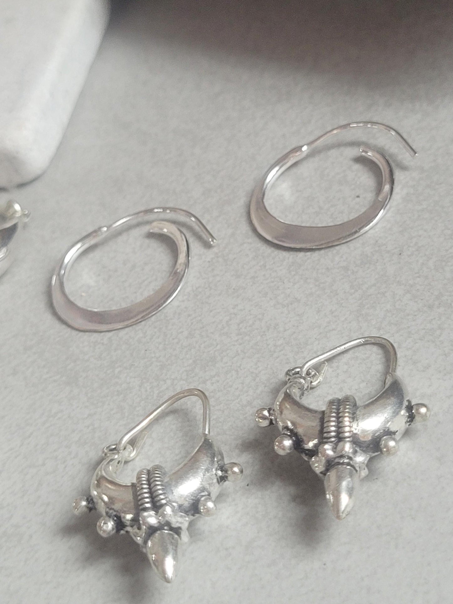 Silver hoop earring set: Simple silver hoops