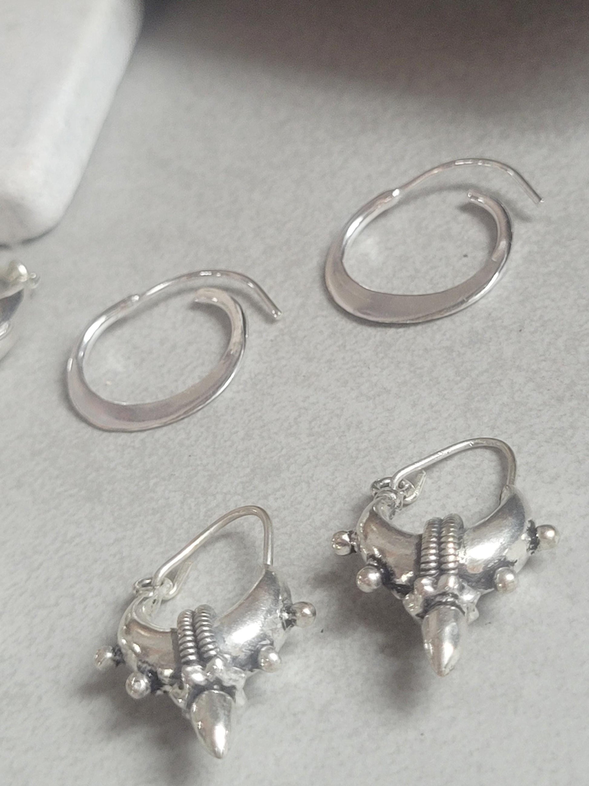 Silver hoop earring set: Simple silver hoops