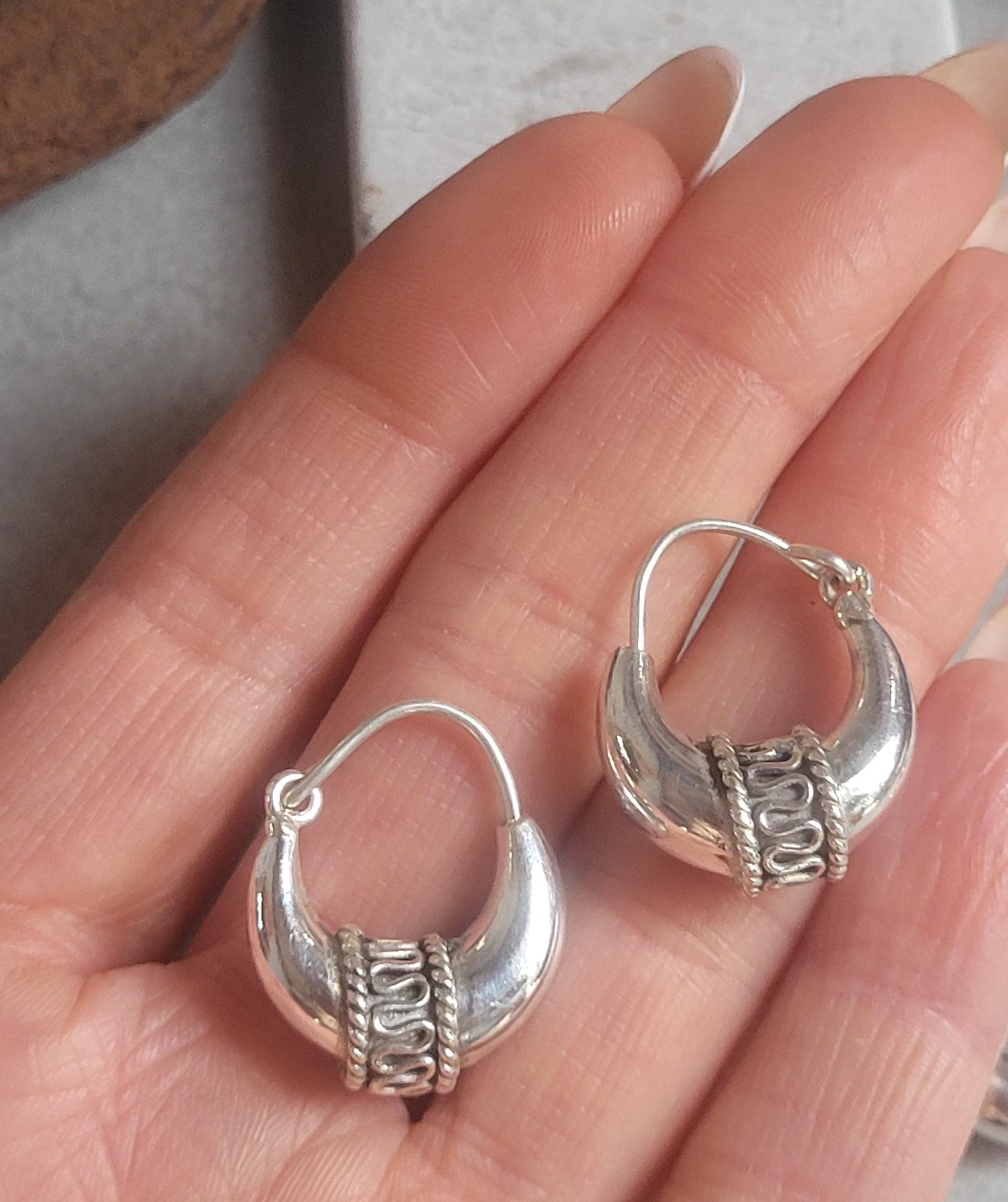 Silver hoop earring set: Simple silver hoops