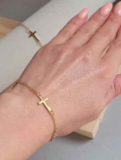 Brass Cross bracelet / Gold / Cross pendant / Layer bracelet / Chain / Gift ideas / Minimal / Minimalist