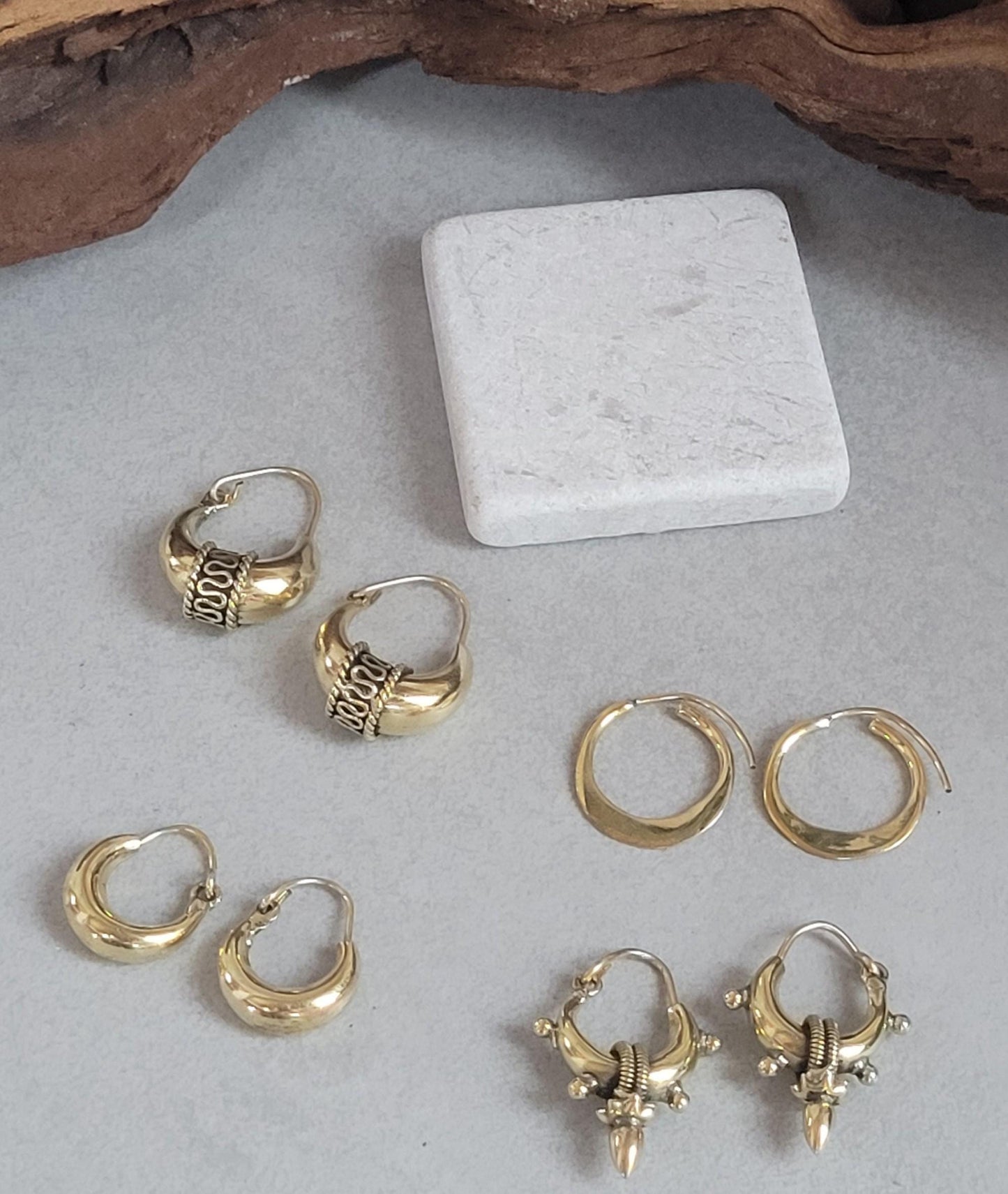 Gold hoop earring set: Simple brass hoops