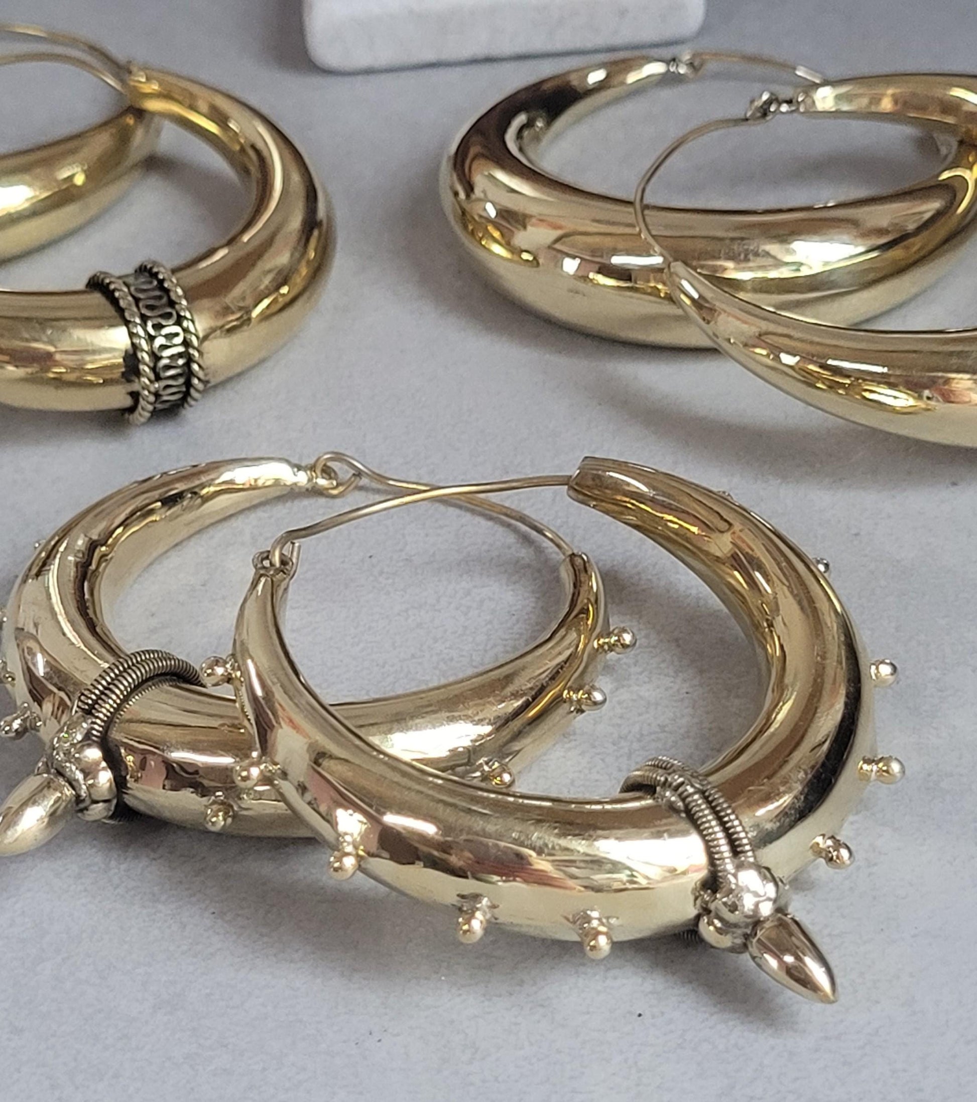 Gold hoop earring set: Simple brass hoops / Large hoops