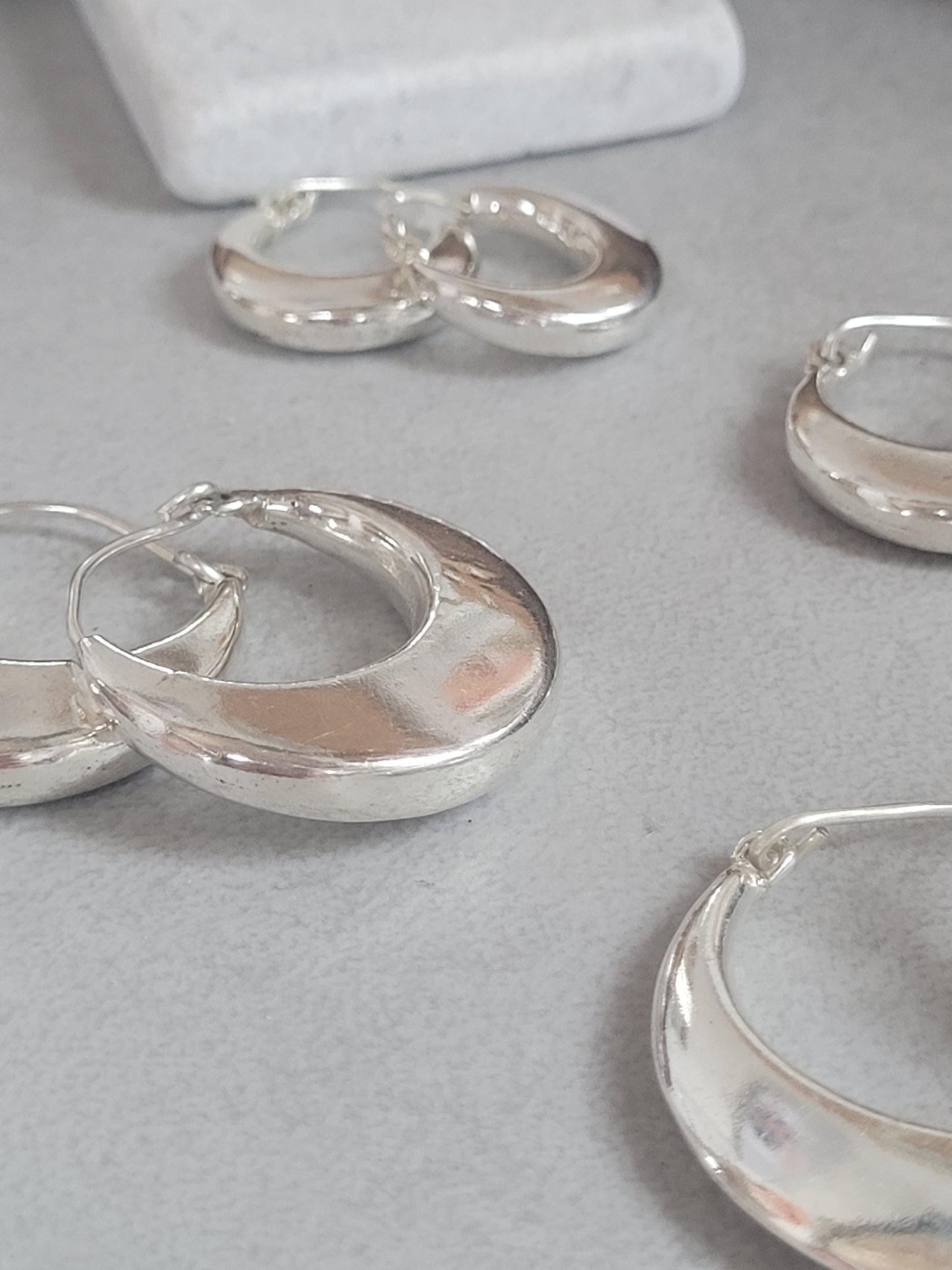 Silver simple hoop earrings: Minimalist jewellery